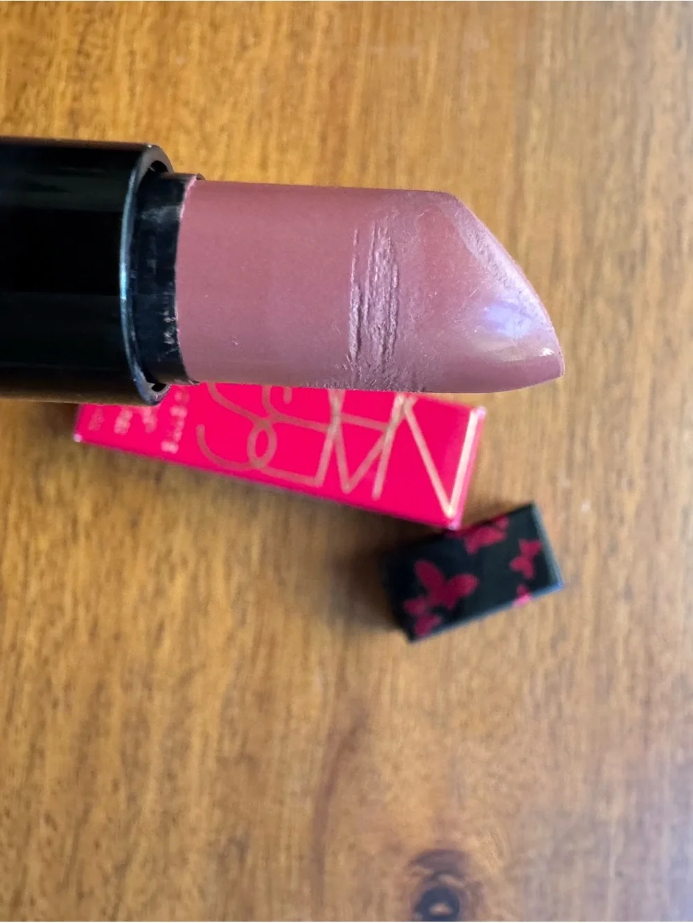 NARS Satin Lipstick – In the shade Augustine
